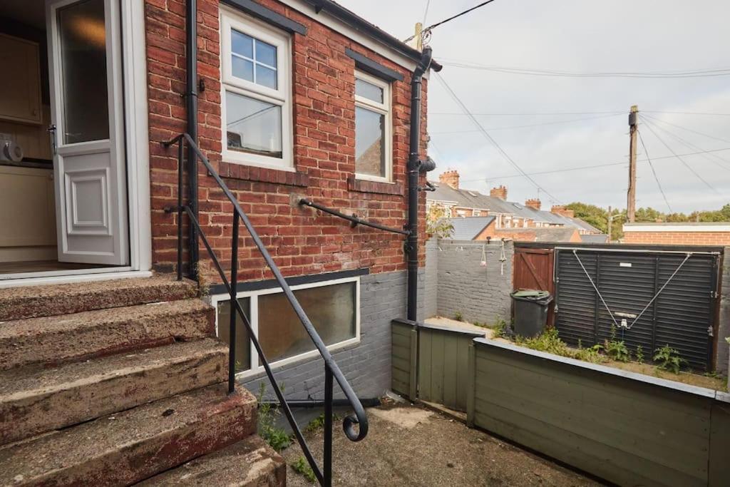 Cosy 3-Bedroom House In Seaham - Street Parking Exterior photo