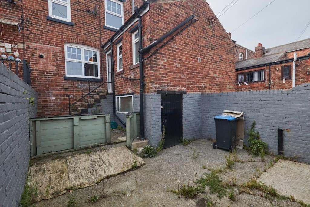 Cosy 3-Bedroom House In Seaham - Street Parking Exterior photo